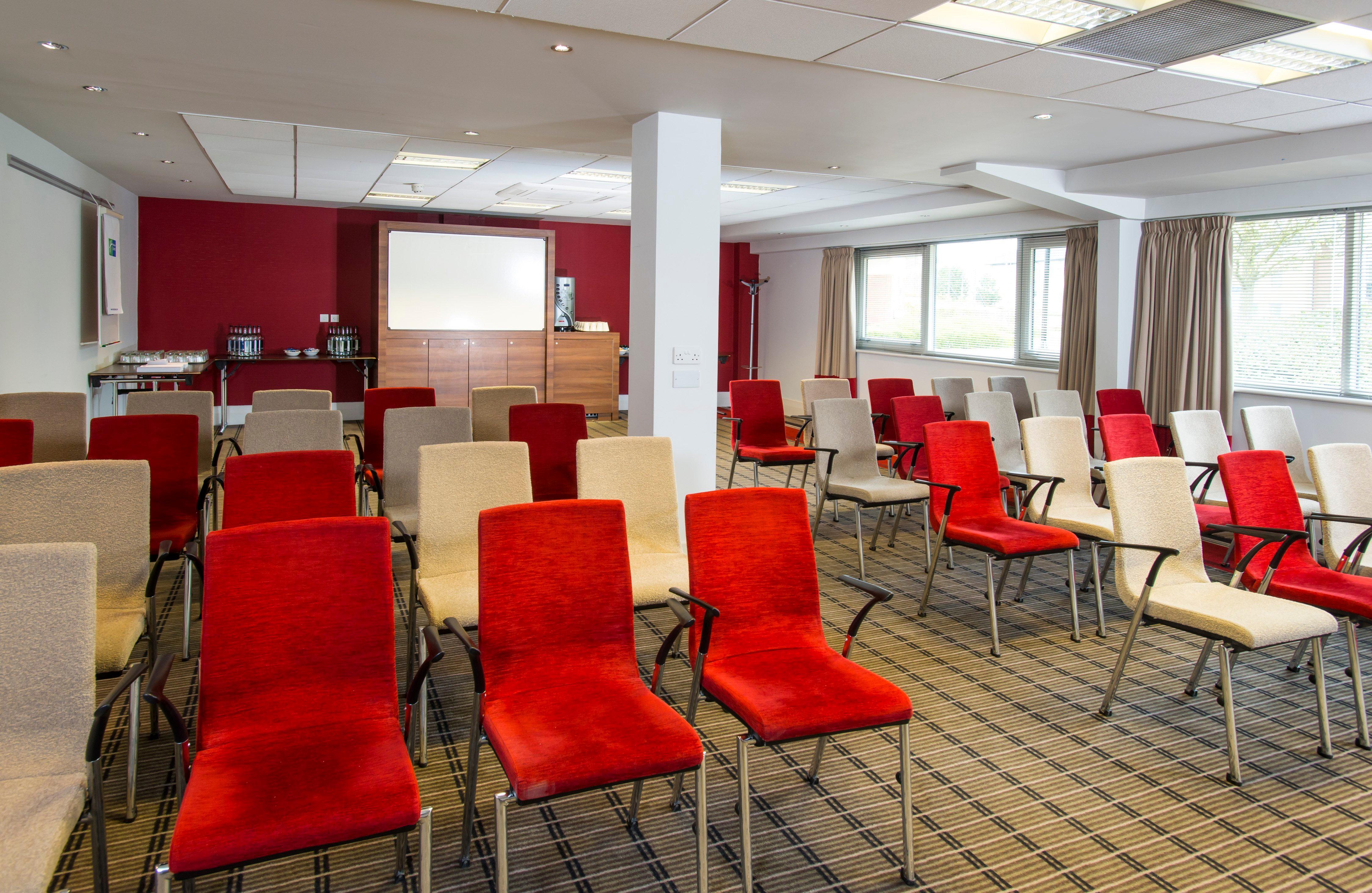 Holiday Inn Express Northampton - South By Ihg Exterior foto