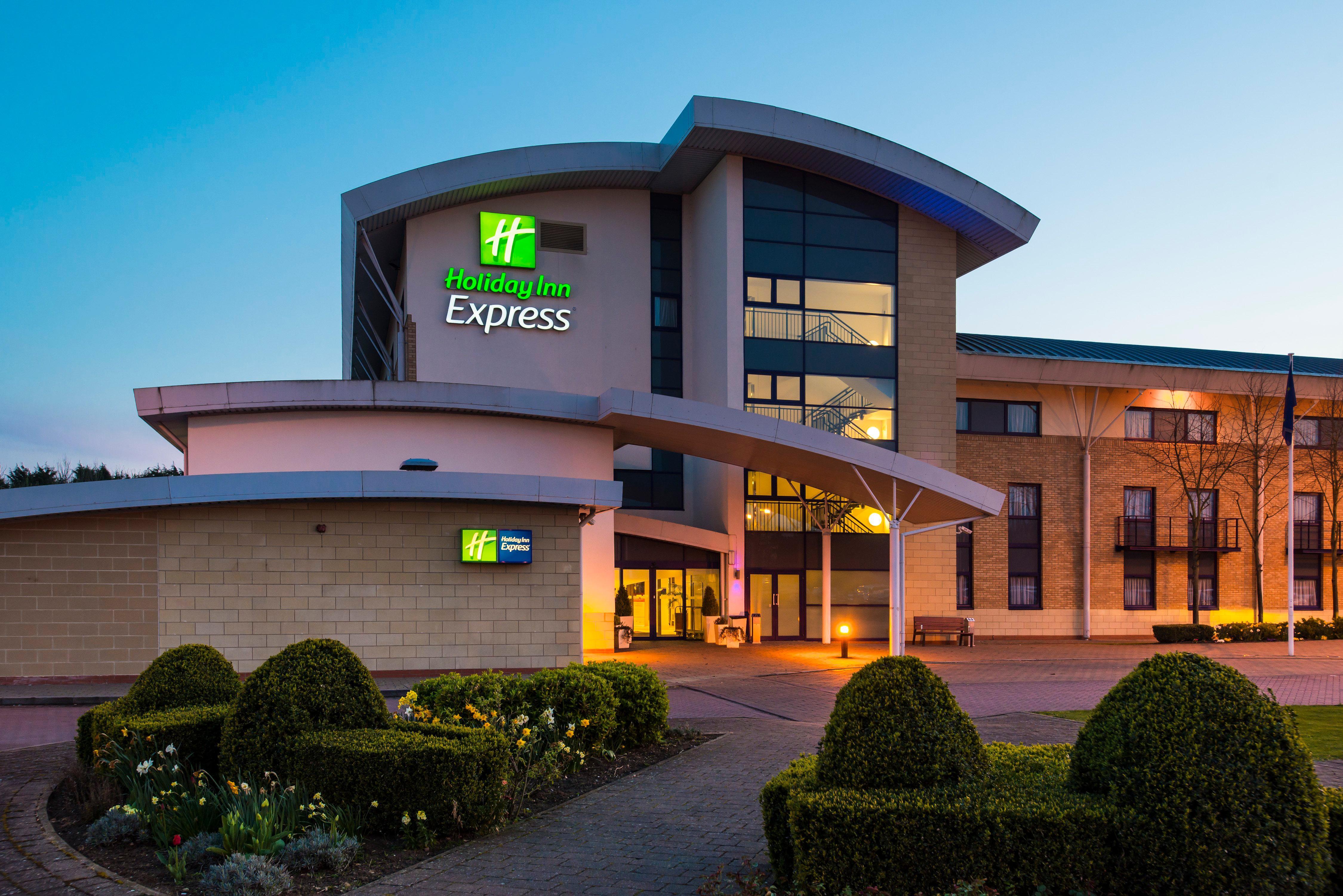 Holiday Inn Express Northampton - South By Ihg Exterior foto