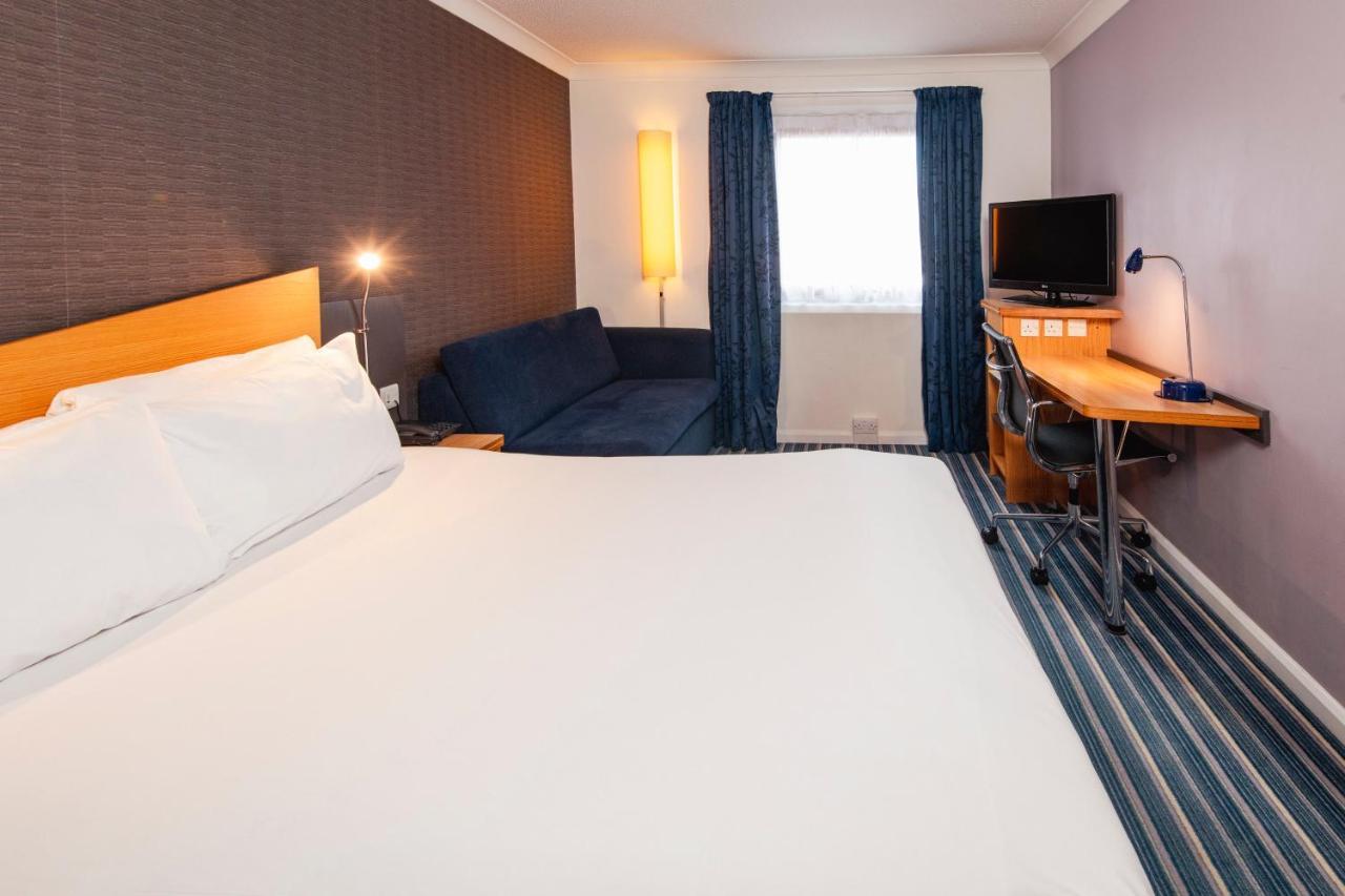 Holiday Inn Express Northampton - South By Ihg Exterior foto