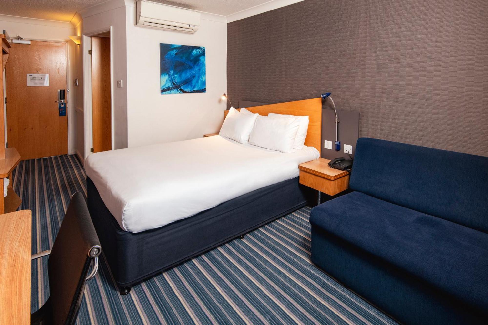 Holiday Inn Express Northampton - South By Ihg Exterior foto