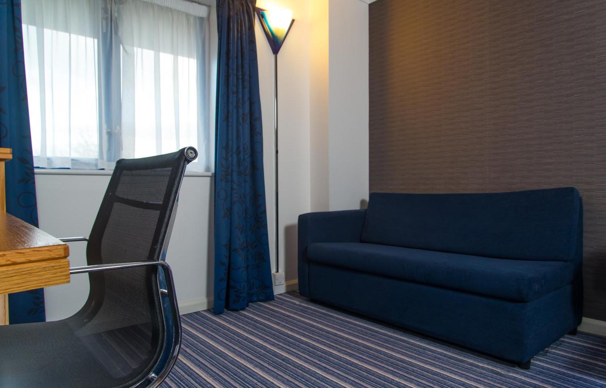 Holiday Inn Express Northampton - South By Ihg Exterior foto