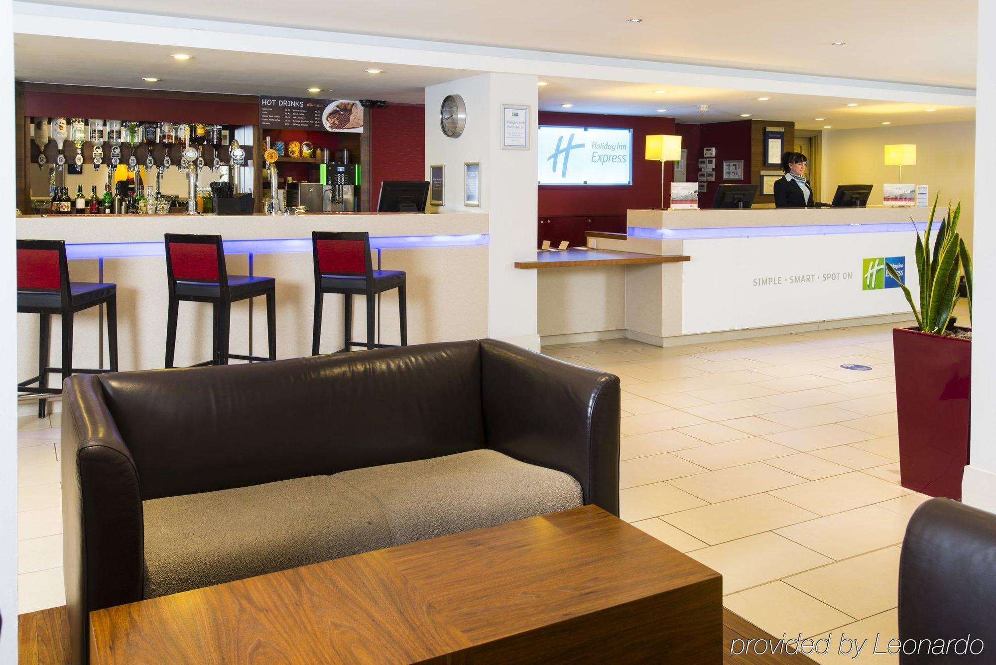 Holiday Inn Express Northampton - South By Ihg Exterior foto