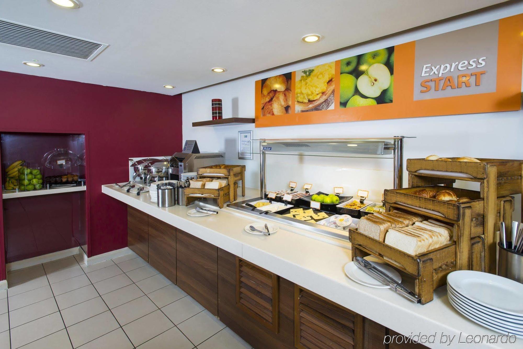 Holiday Inn Express Northampton - South By Ihg Exterior foto