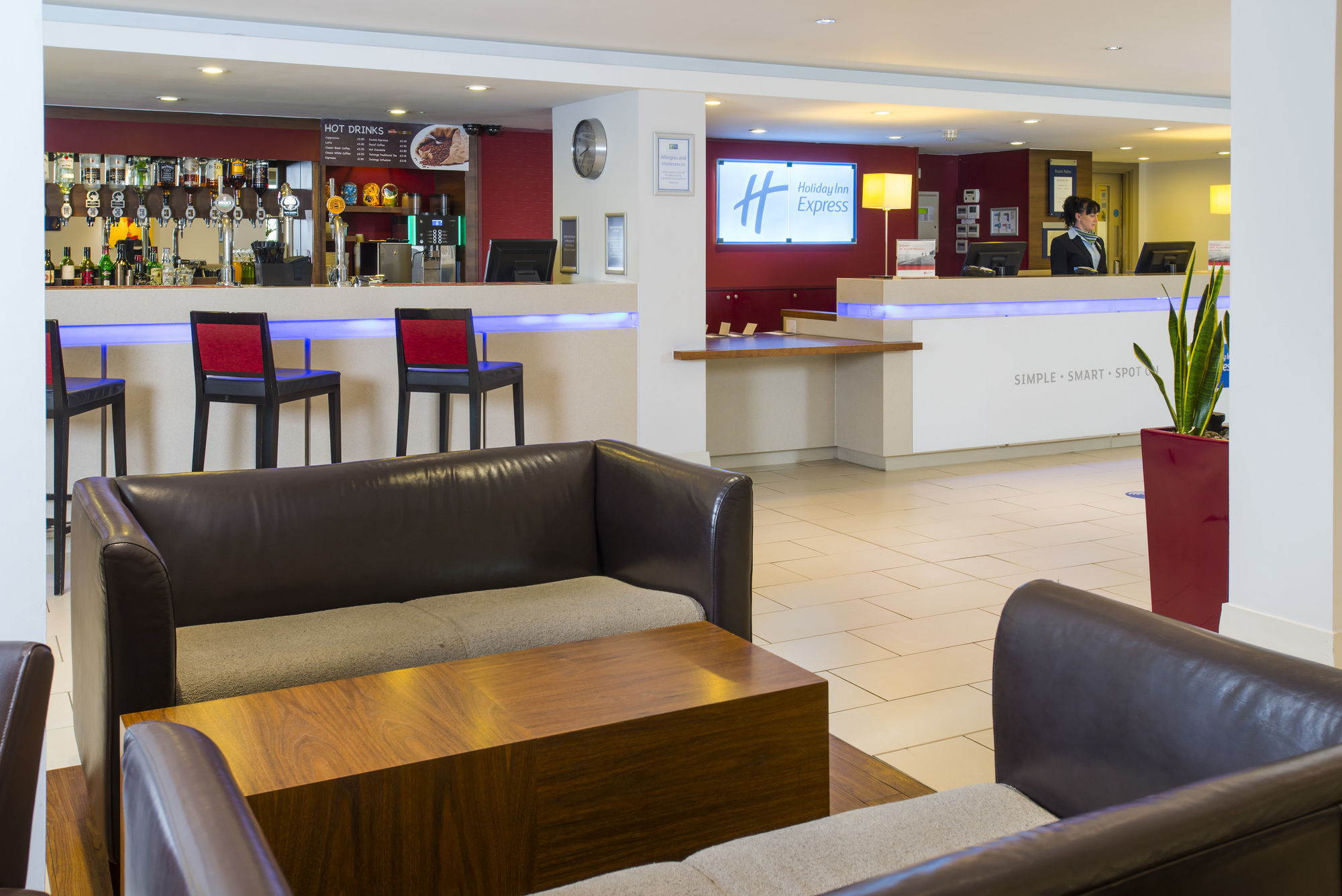 Holiday Inn Express Northampton - South By Ihg Exterior foto