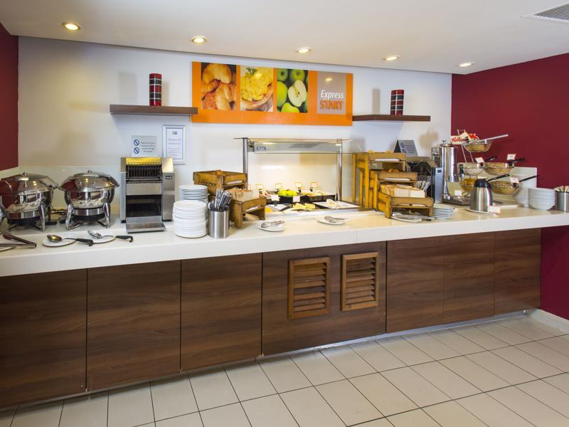Holiday Inn Express Northampton - South By Ihg Exterior foto